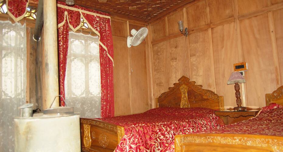 Golden Palace Houseboat, Srinagar 3